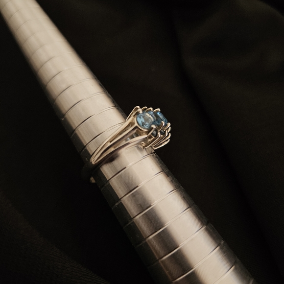 Vintage Blue Topaz Sapphire Sterling Silver Ring - Size 6 - Picture 8 of 12